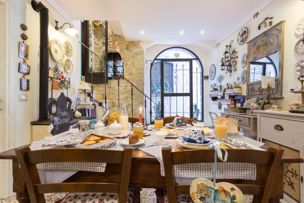 אסיסי Bed And Breakfast A Casa Delle Fate מראה חיצוני תמונה