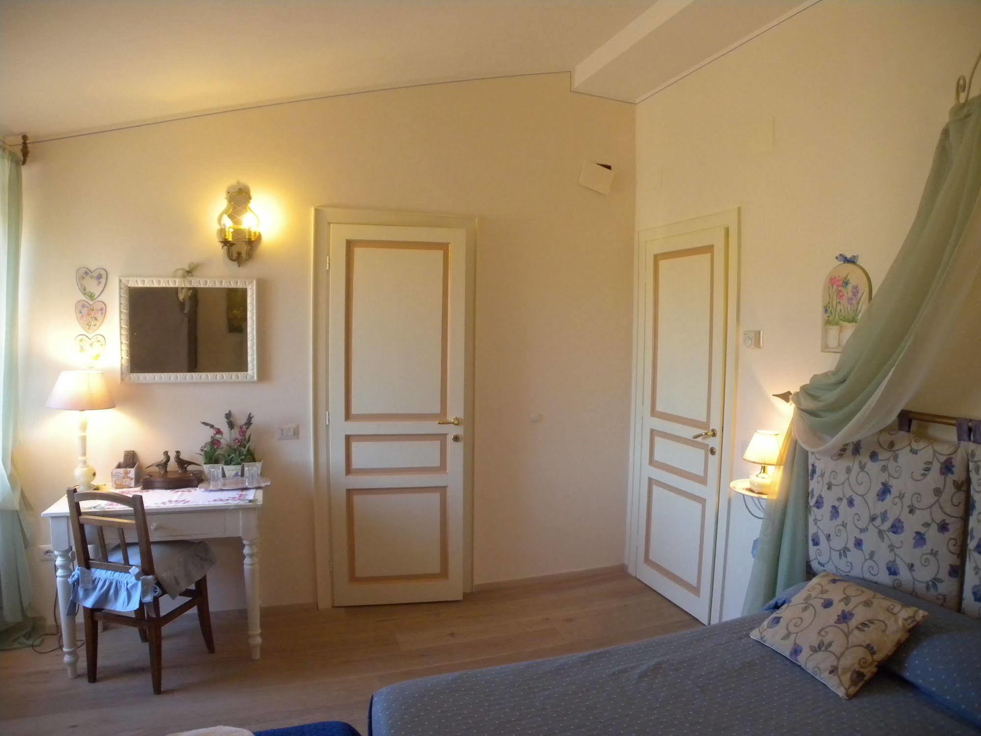 אסיסי Bed And Breakfast A Casa Delle Fate מראה חיצוני תמונה