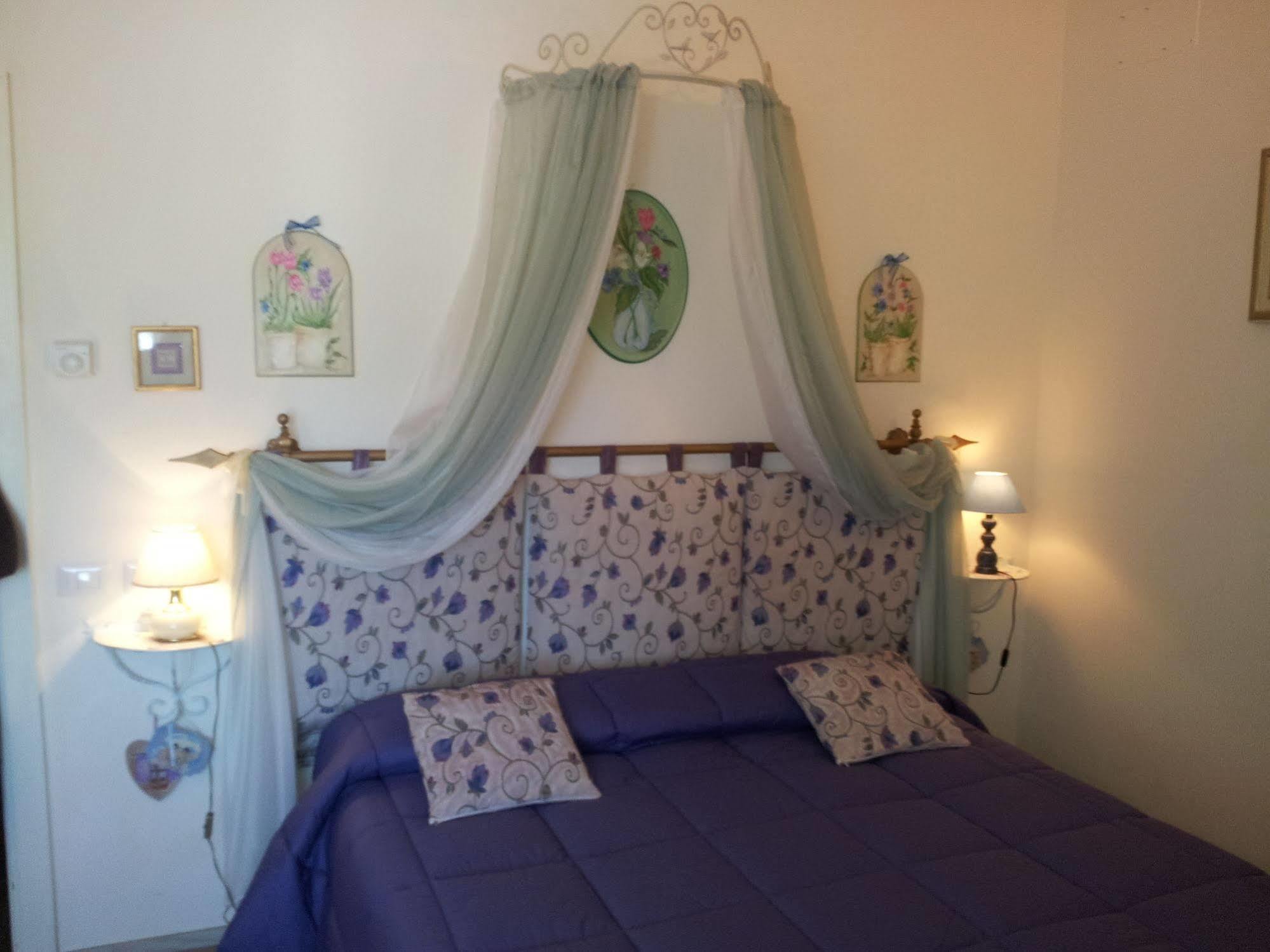 אסיסי Bed And Breakfast A Casa Delle Fate מראה חיצוני תמונה